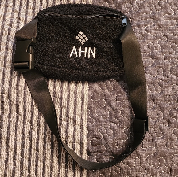 Pittsburgh Pirates Stadium Giveaway Fuzzy Belt Bag - Picture 4 of 4